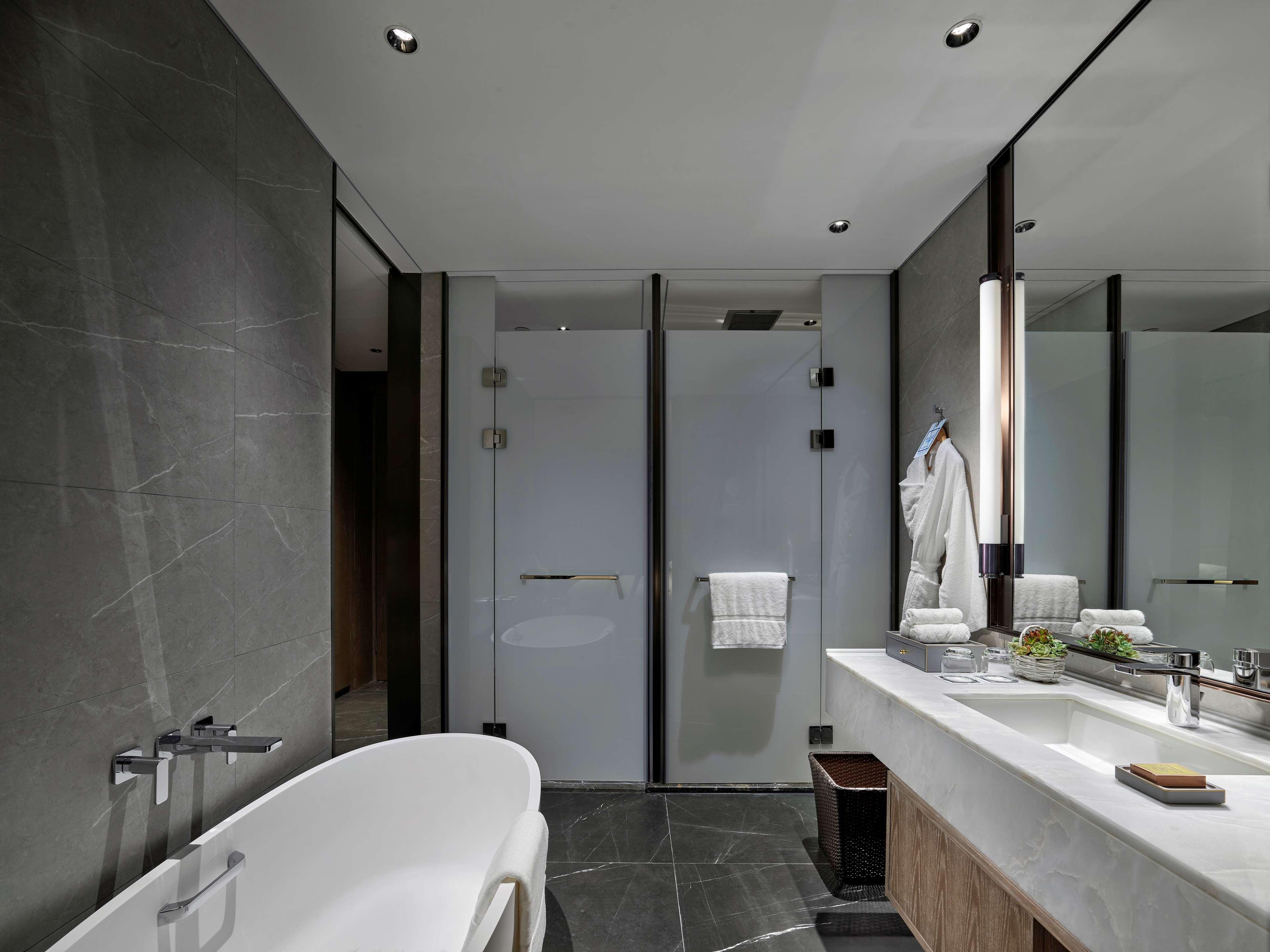 Hilton Jiaxing Hotel Exterior photo
